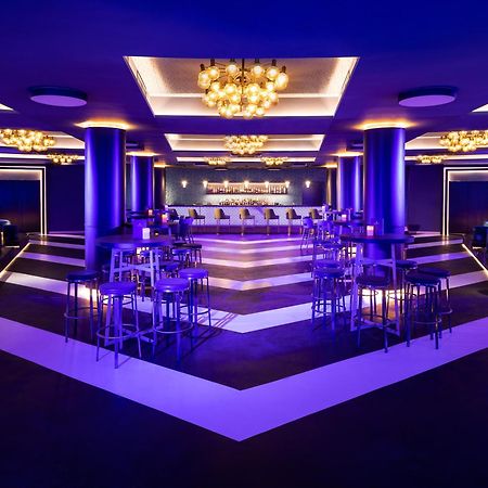 Kings' Valley Medical & Spa Hotel Kazanlŭk Buitenkant foto The interior of the nightclub