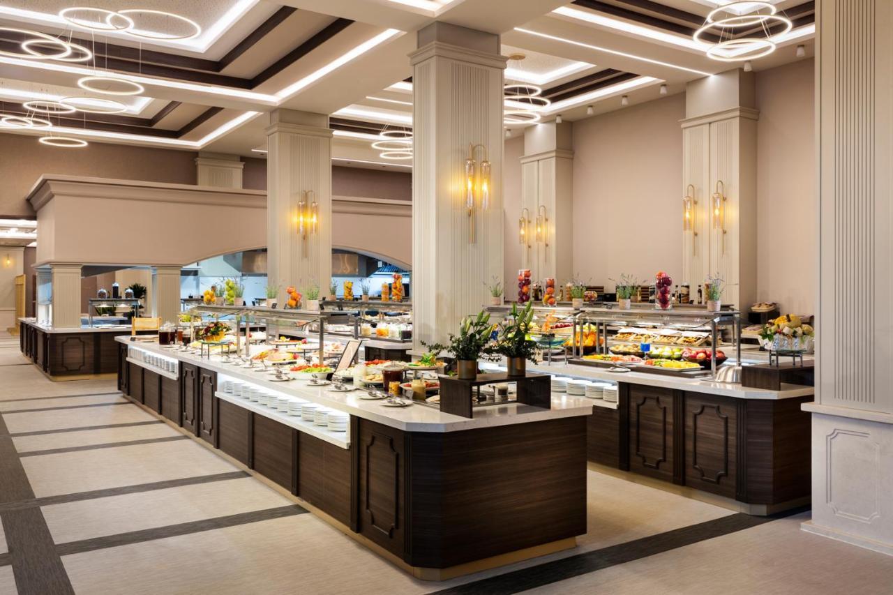 Kings' Valley Medical & Spa Hotel Kazanlŭk Buitenkant foto The buffet at the Grand Hyatt Hotel, Amman, Jordan