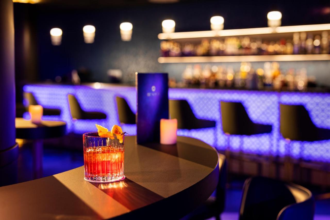Kings' Valley Medical & Spa Hotel Kazanlŭk Buitenkant foto The bar at the London Hilton on Park Street