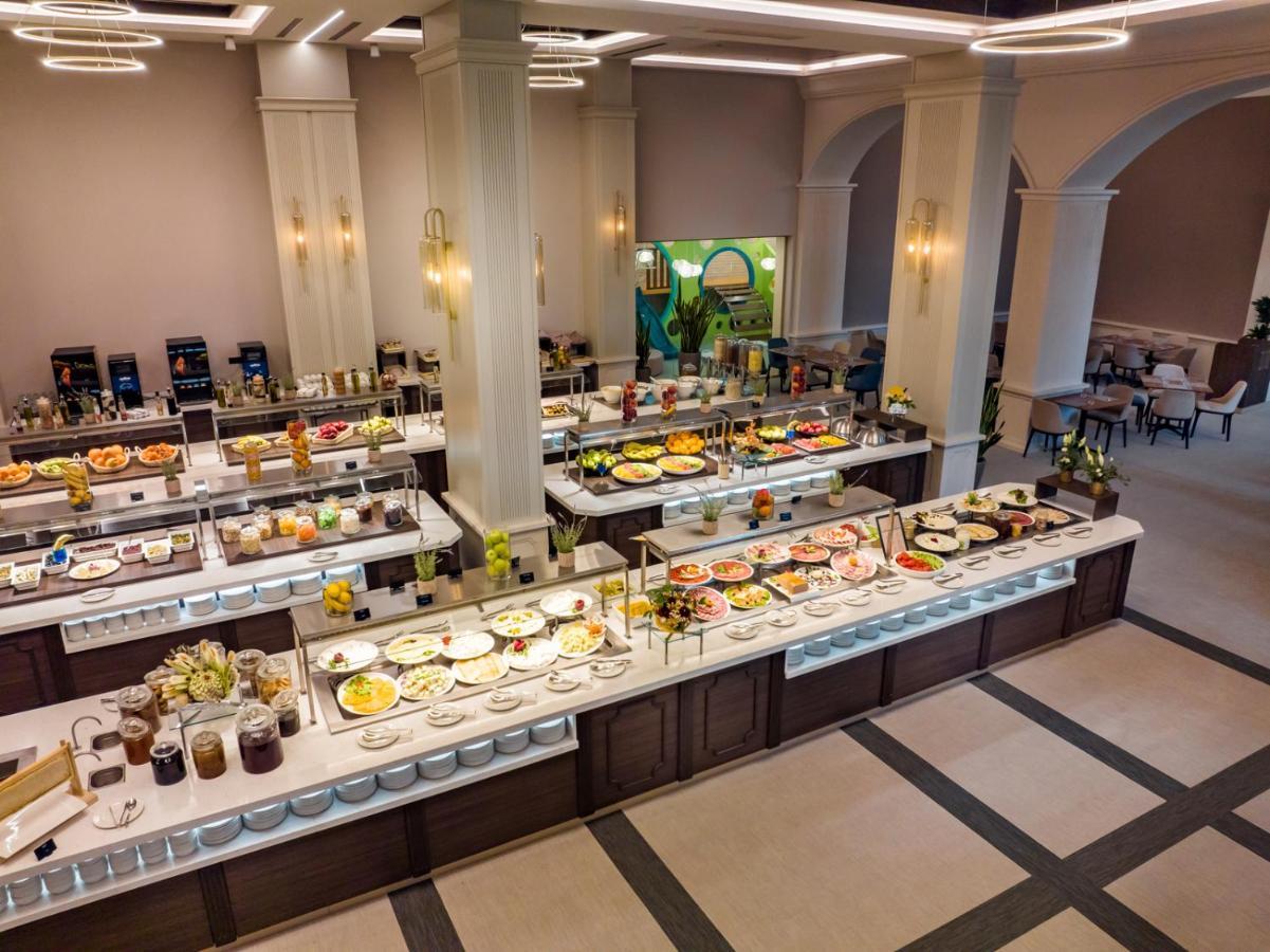 Kings' Valley Medical & Spa Hotel Kazanlŭk Buitenkant foto The buffet at the hotel