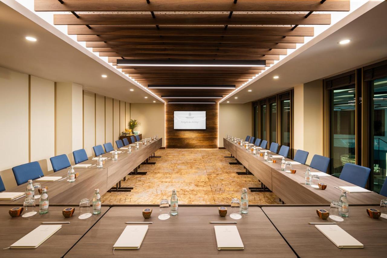 Kings' Valley Medical & Spa Hotel Kazanlŭk Buitenkant foto Meeting room at the hotel