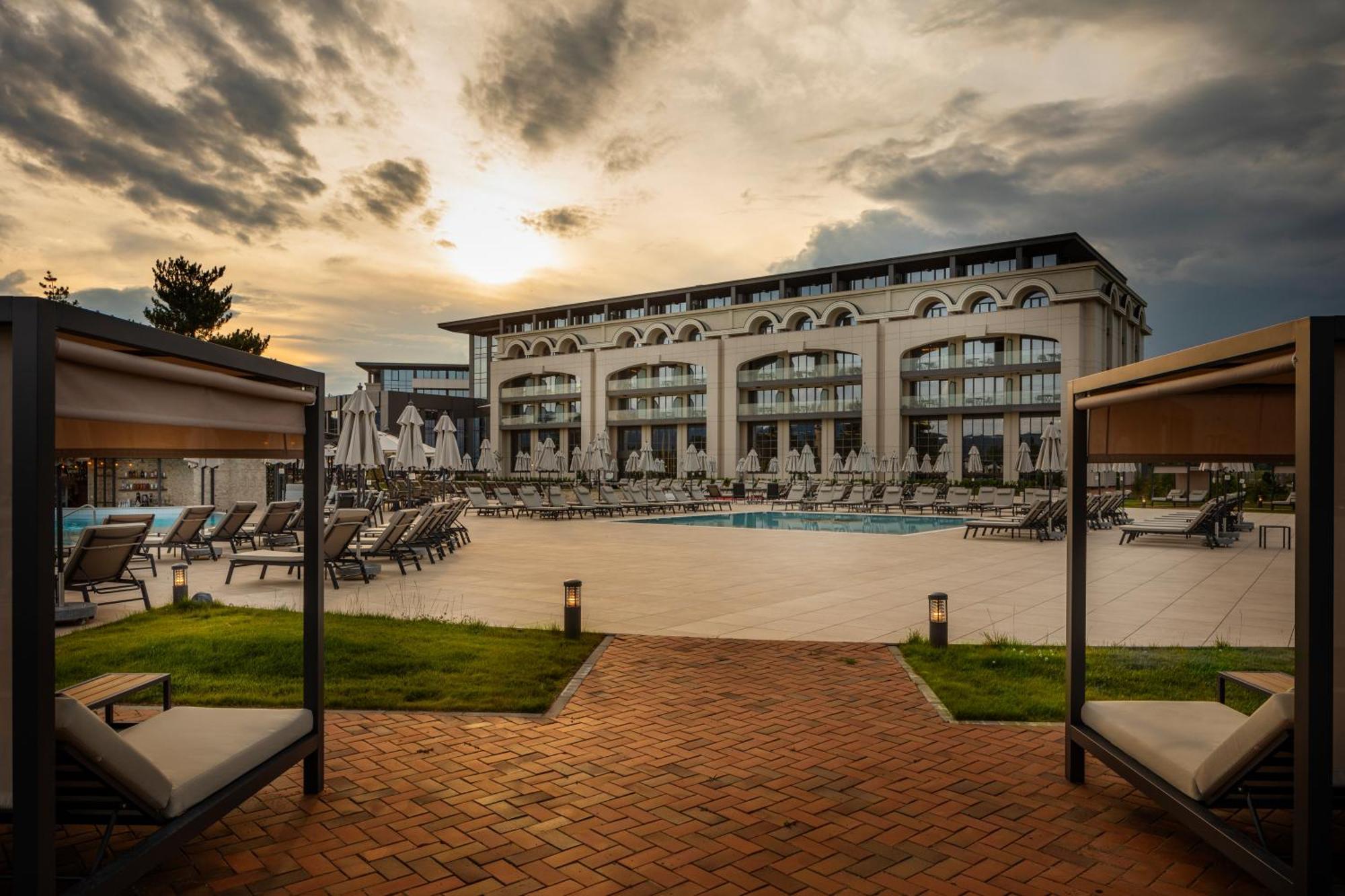 Kings' Valley Medical & Spa Hotel Kazanlŭk Buitenkant foto