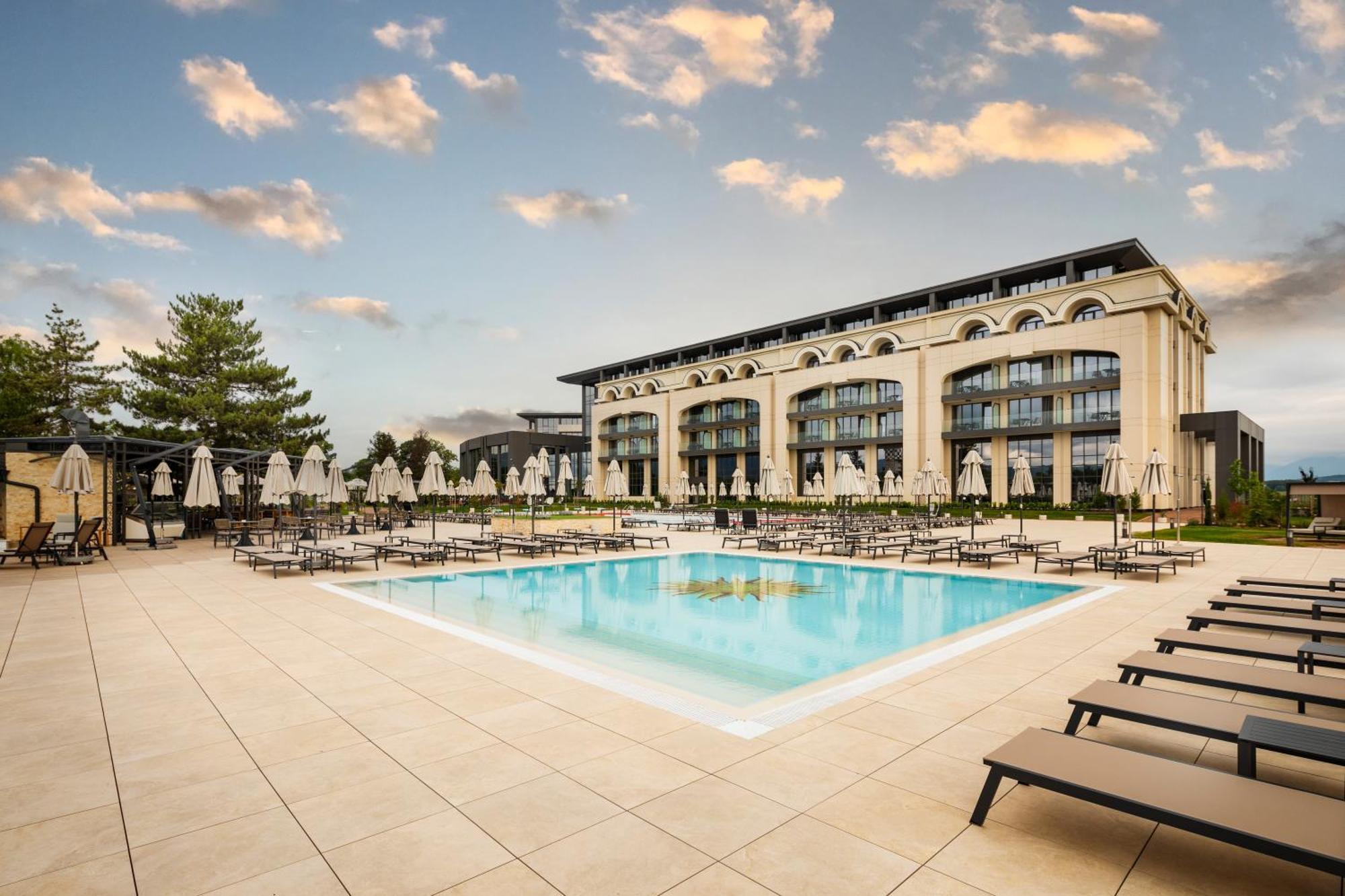 Kings' Valley Medical & Spa Hotel Kazanlŭk Buitenkant foto