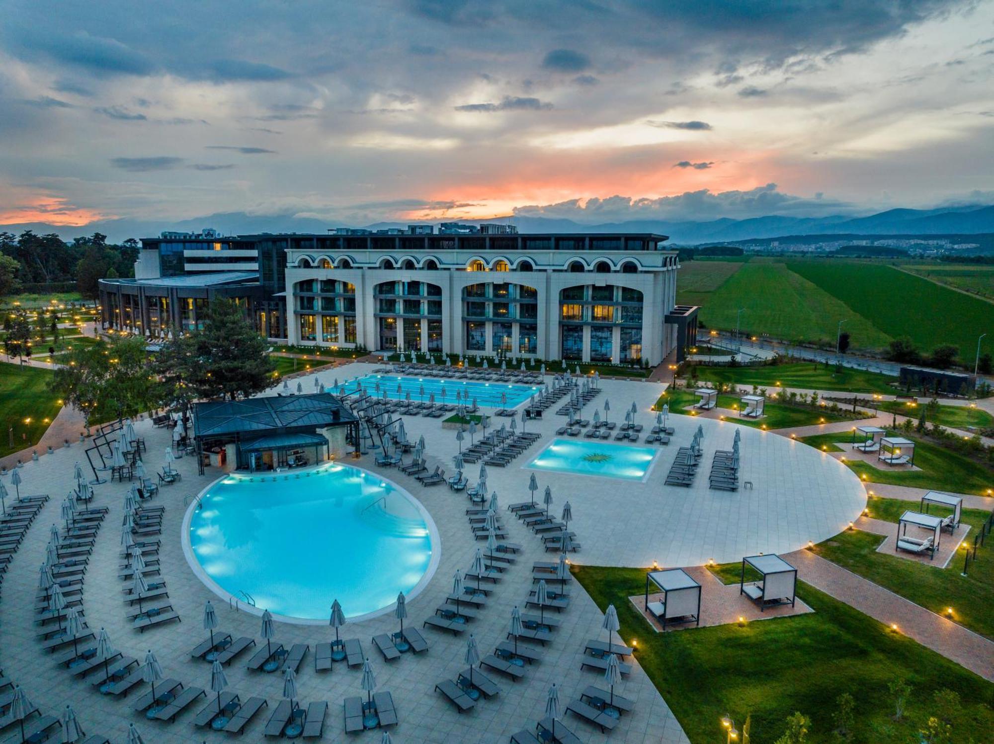 Kings' Valley Medical & Spa Hotel Kazanlŭk Buitenkant foto Hotel