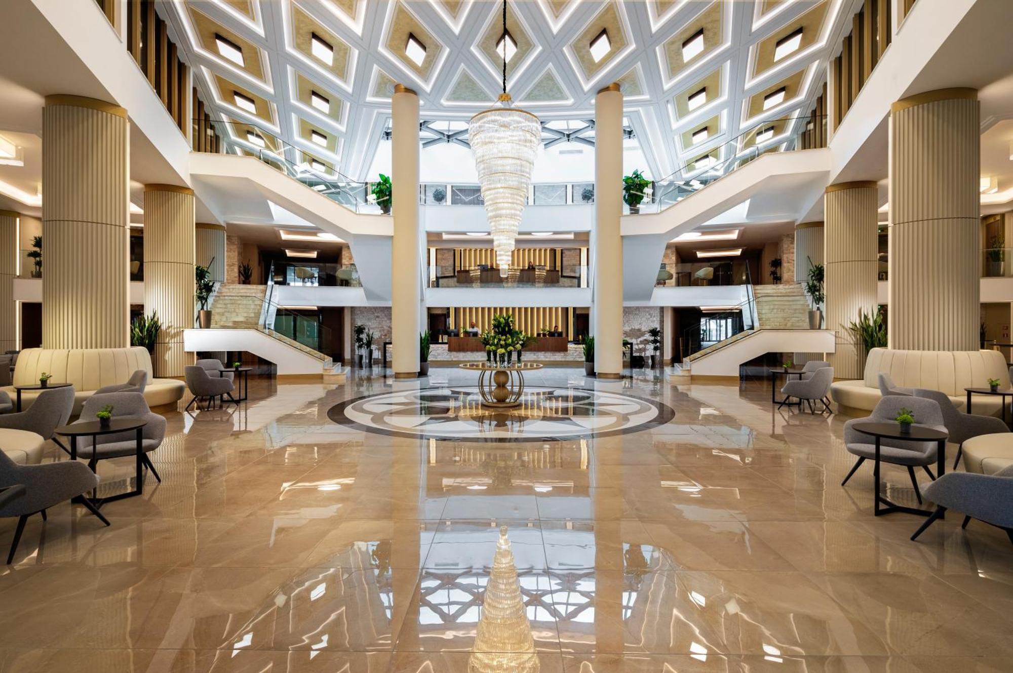 Kings' Valley Medical & Spa Hotel Kazanlŭk Buitenkant foto Lobby