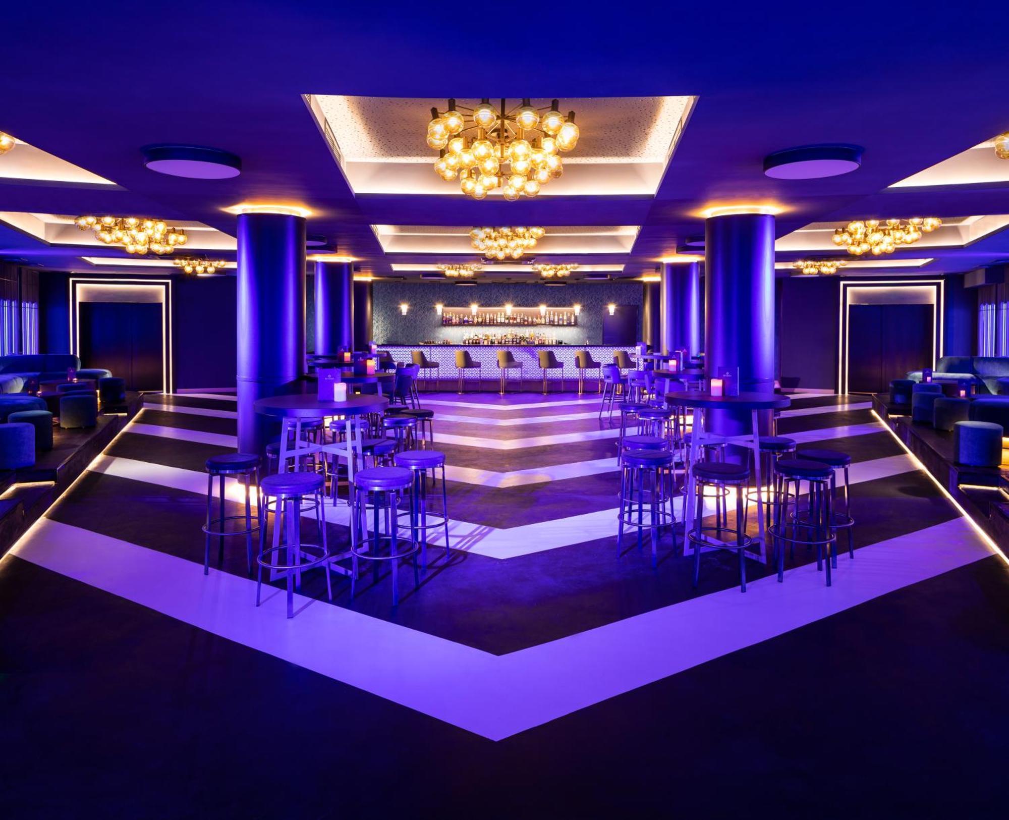 Kings' Valley Medical & Spa Hotel Kazanlŭk Buitenkant foto The interior of the nightclub