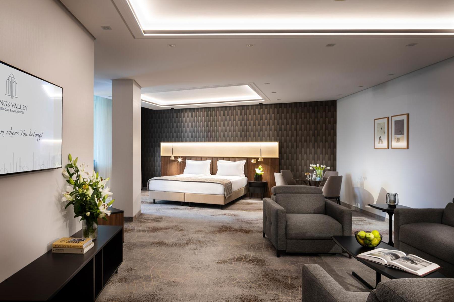 Kings' Valley Medical & Spa Hotel Kazanlŭk Buitenkant foto A suite at the Conrad Hong Kong