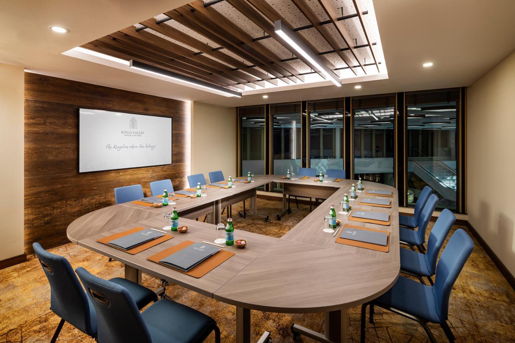 Kings' Valley Medical & Spa Hotel Kazanlŭk Buitenkant foto Meeting room at the hotel