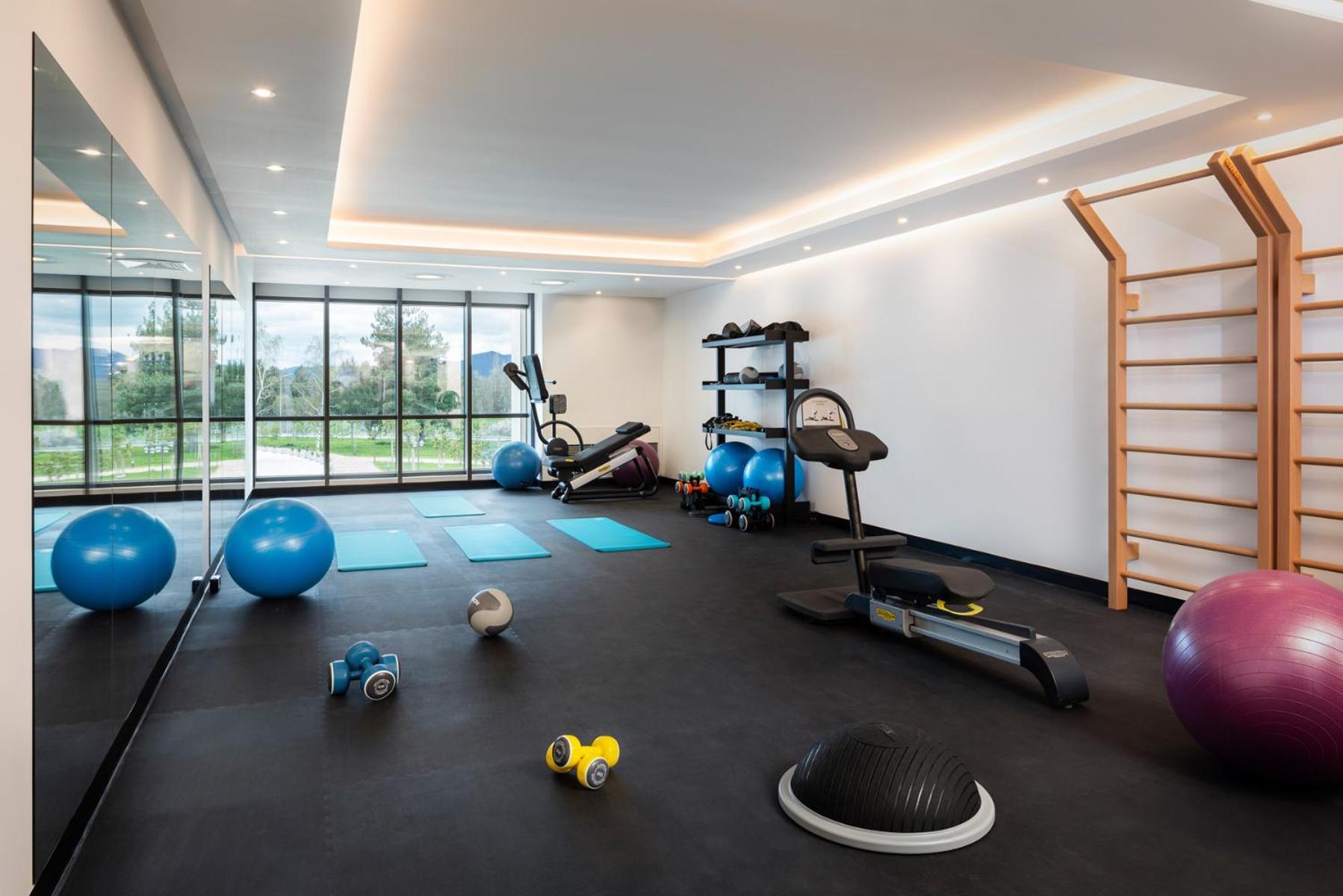 Kings' Valley Medical & Spa Hotel Kazanlŭk Buitenkant foto A home gym