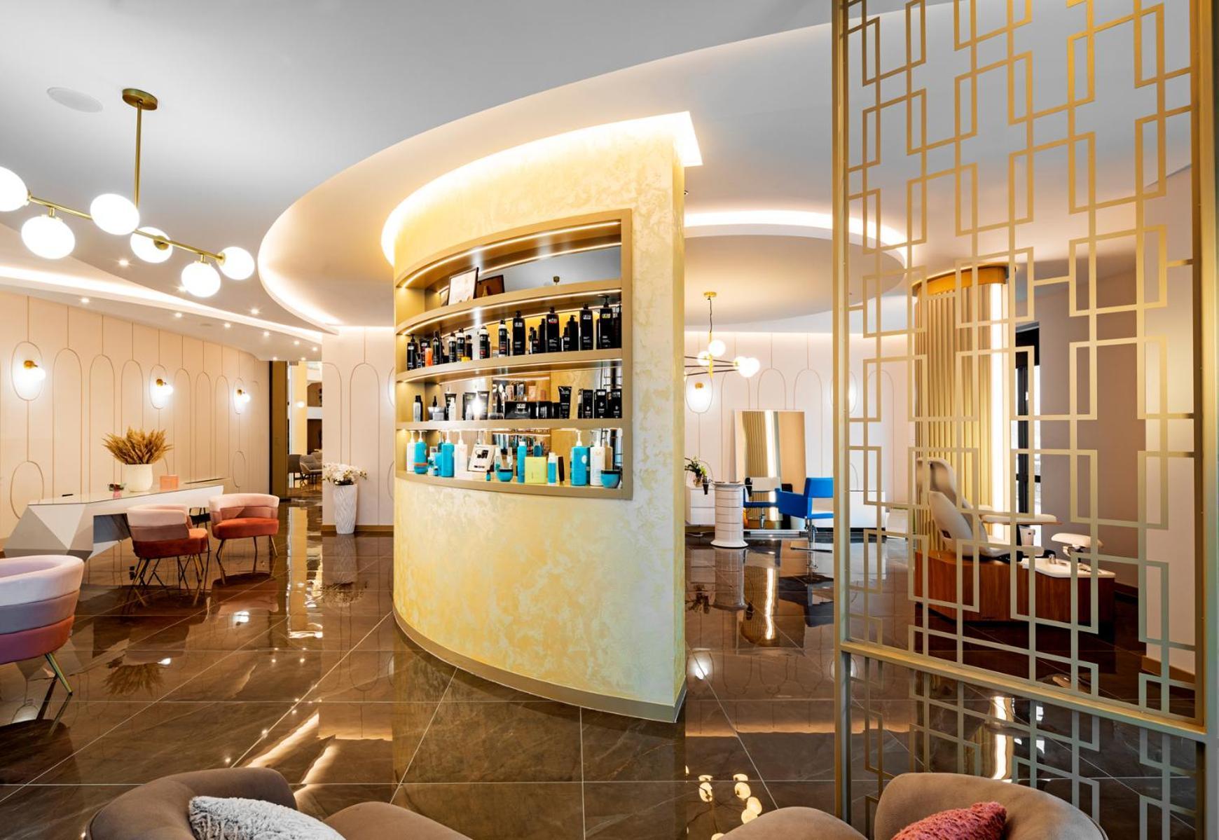 Kings' Valley Medical & Spa Hotel Kazanlŭk Buitenkant foto The interior of the salon